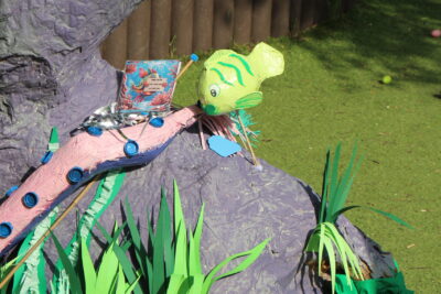 Décoration du centre de loisirs : un poisson, un rocher et des algues. - Agrandir l'image 34 sur 55, fenêtre modale