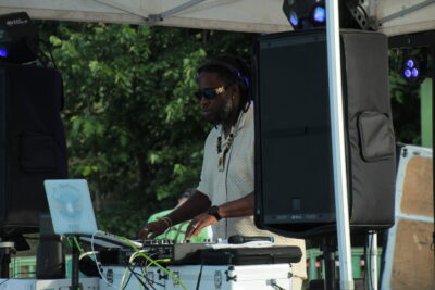 Agrandir l'image 1 sur 2, fenêtre modale